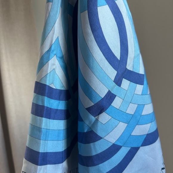Valentino 100% Silk Print Scarf/Shawl Blue, Made in Italy - Picture 1 of 3